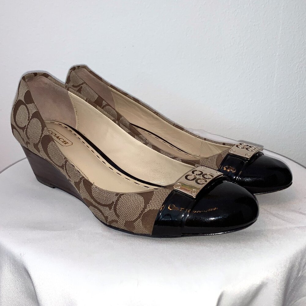 Coach Khaki Sig CC Pattern Close Toe Wedge Dress Shoes w/Gold CC Hardware